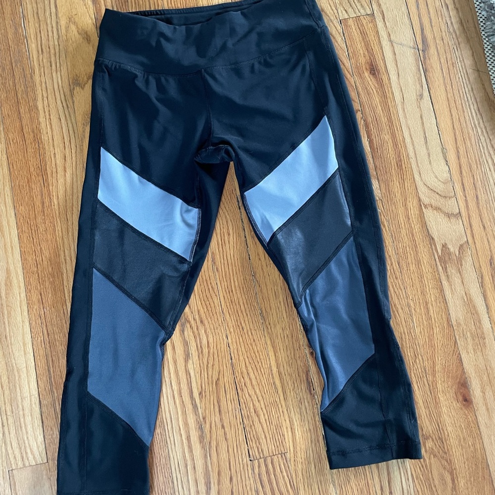 cropped athletic leggings